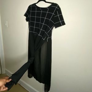 Size L Black & White Grid Top w/ Long Mesh split
